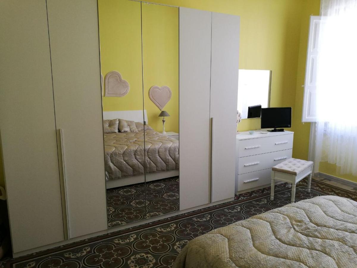 Appartamento Cuore Al Centro Di Taranto Exterior foto