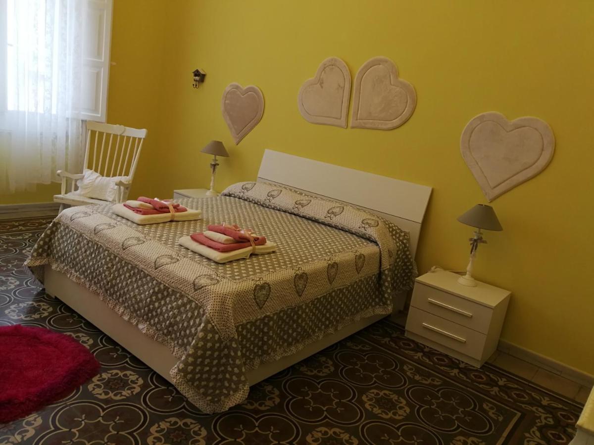 Appartamento Cuore Al Centro Di Taranto Exterior foto