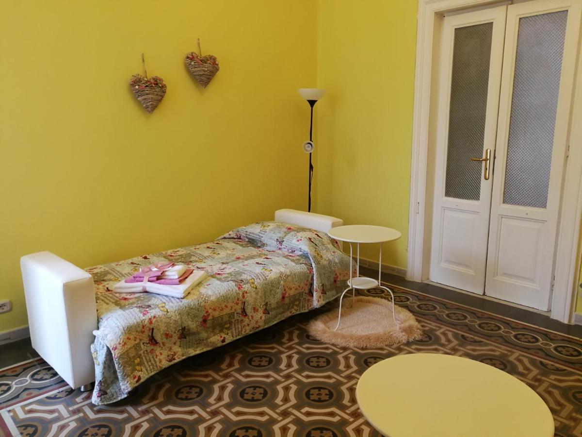 Appartamento Cuore Al Centro Di Taranto Exterior foto